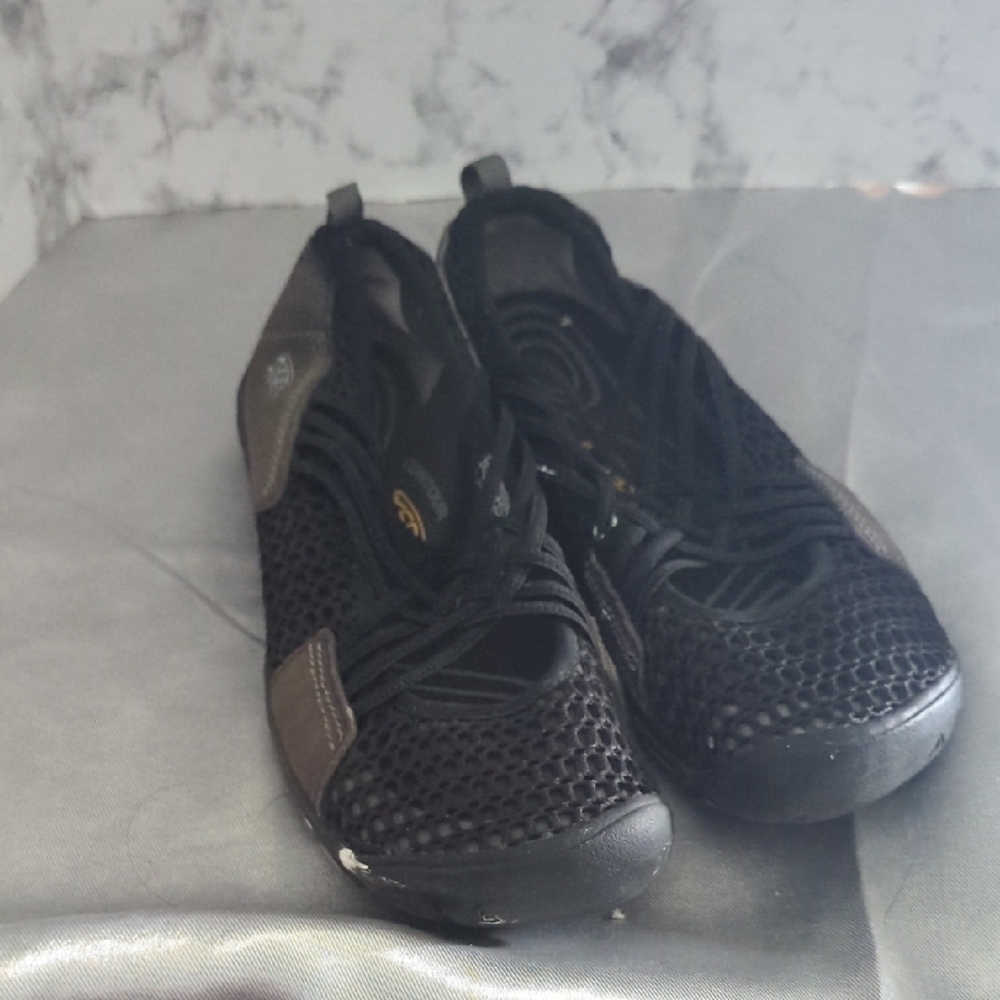 Men's Black and Brown Athletic Shoes